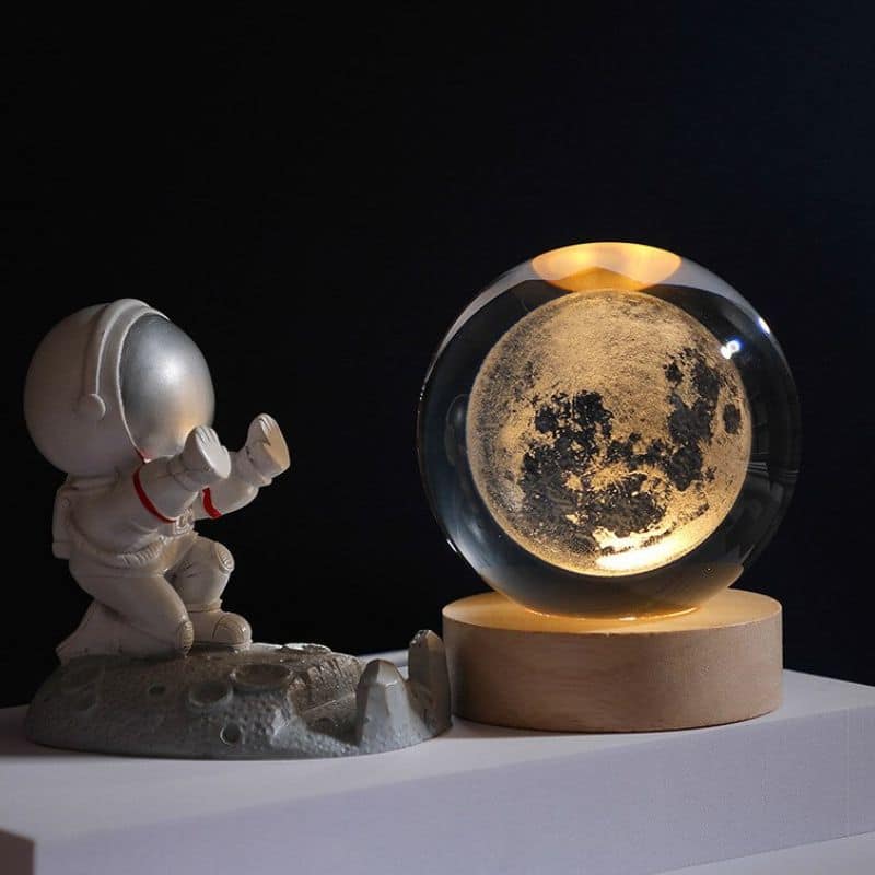 Solar Space Crystal Ball Light for Ambient Decor with Astronaut
