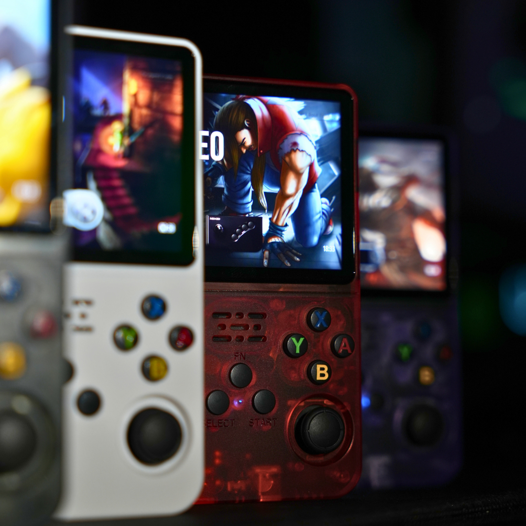 Retro Handheld Game Console with 3.5-Inch IPS Screen